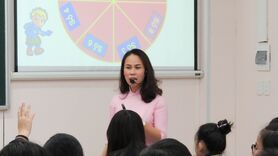Buổi thi Giáo viên giỏi của cô Lưu Thị Loan cùng môn Lịch sử diễn ra thành công tốt đẹp